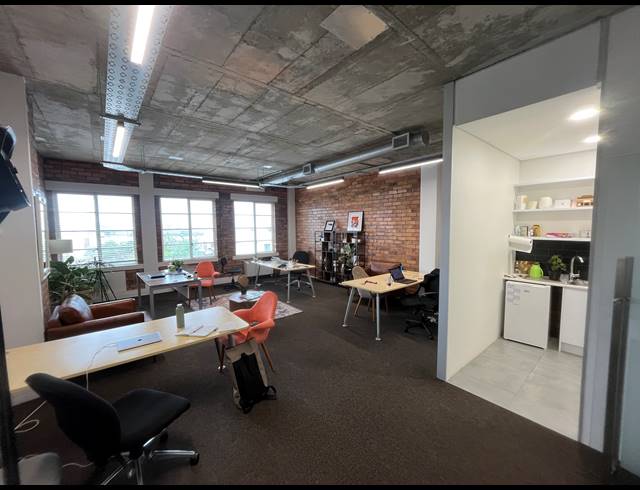 62M² OFFICE TO LET IN GREEN POINT